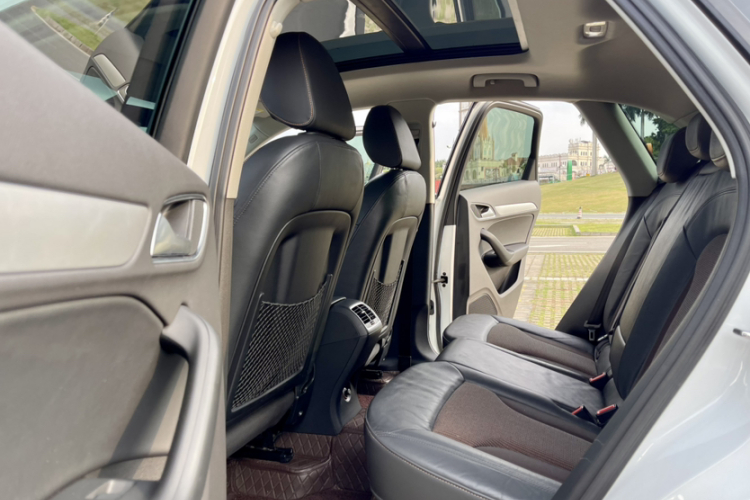 Audi Q3 2017 car image #12