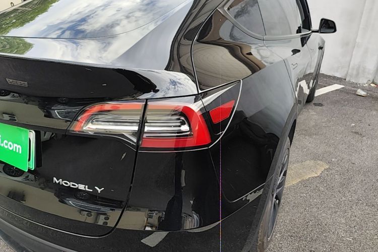 Tesla Model Y 2024 #8 Tesla Model Y 2024 car image #8