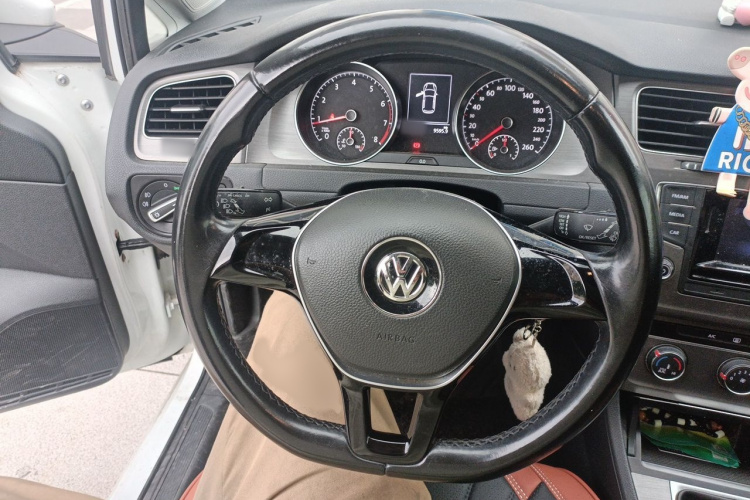 Volkswagen Golf 2016 car image #15