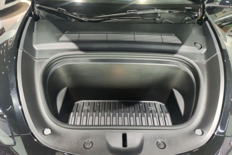 Tesla Model Y 2021 car image #20
