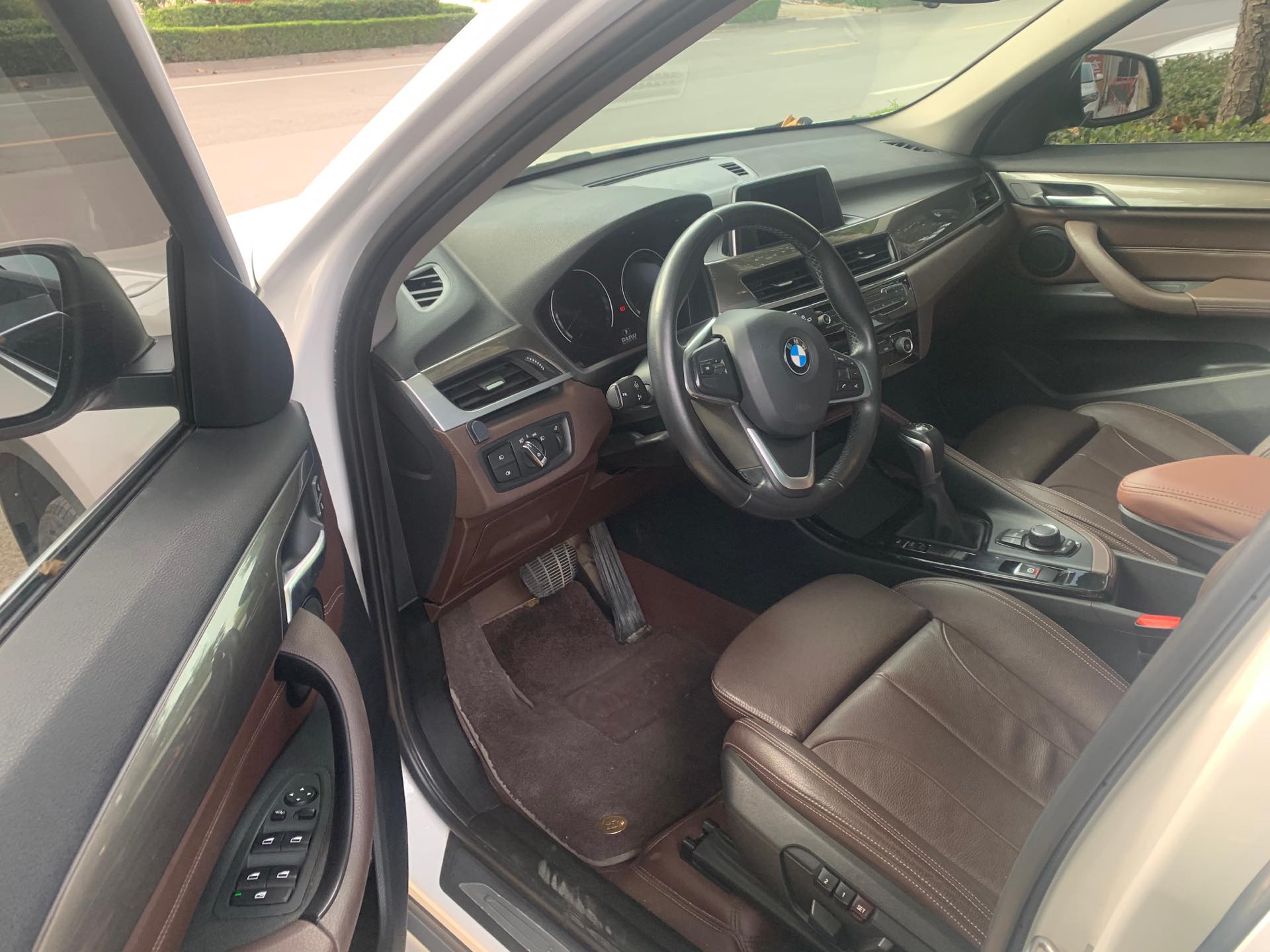 2019 car image #7