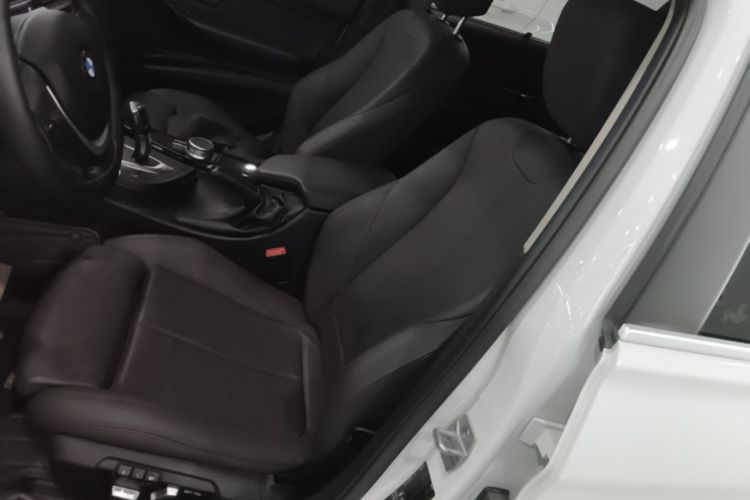 BMW 3 Series 2019 car image #15