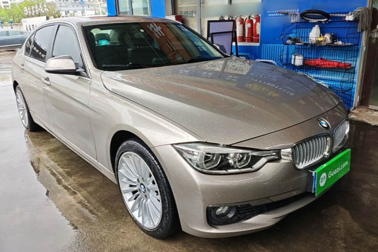 BMW 3 Series 2018 immagine di auto #4