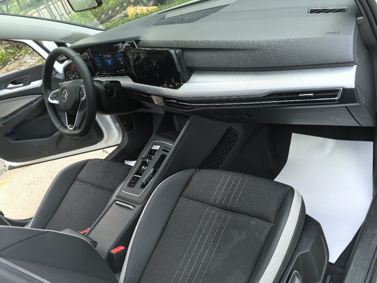 Volkswagen Golf 2024 car image #5
