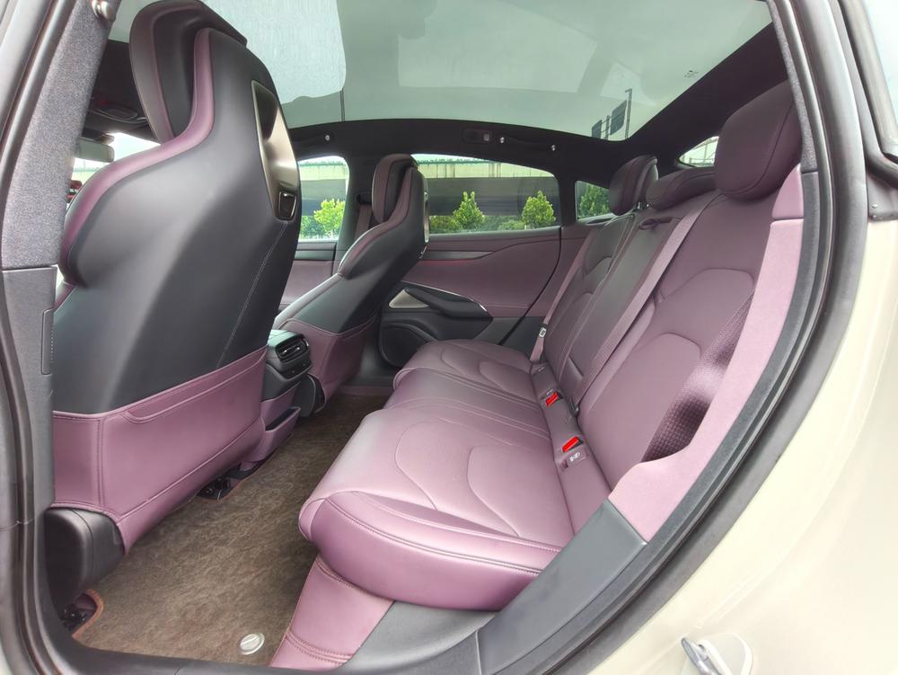 MI SU7 2024 immagine di auto #14