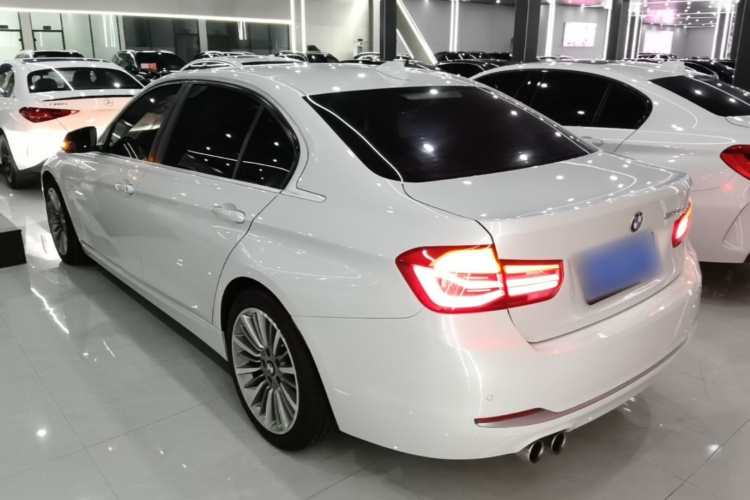 BMW 3 Series 2019 car image #5