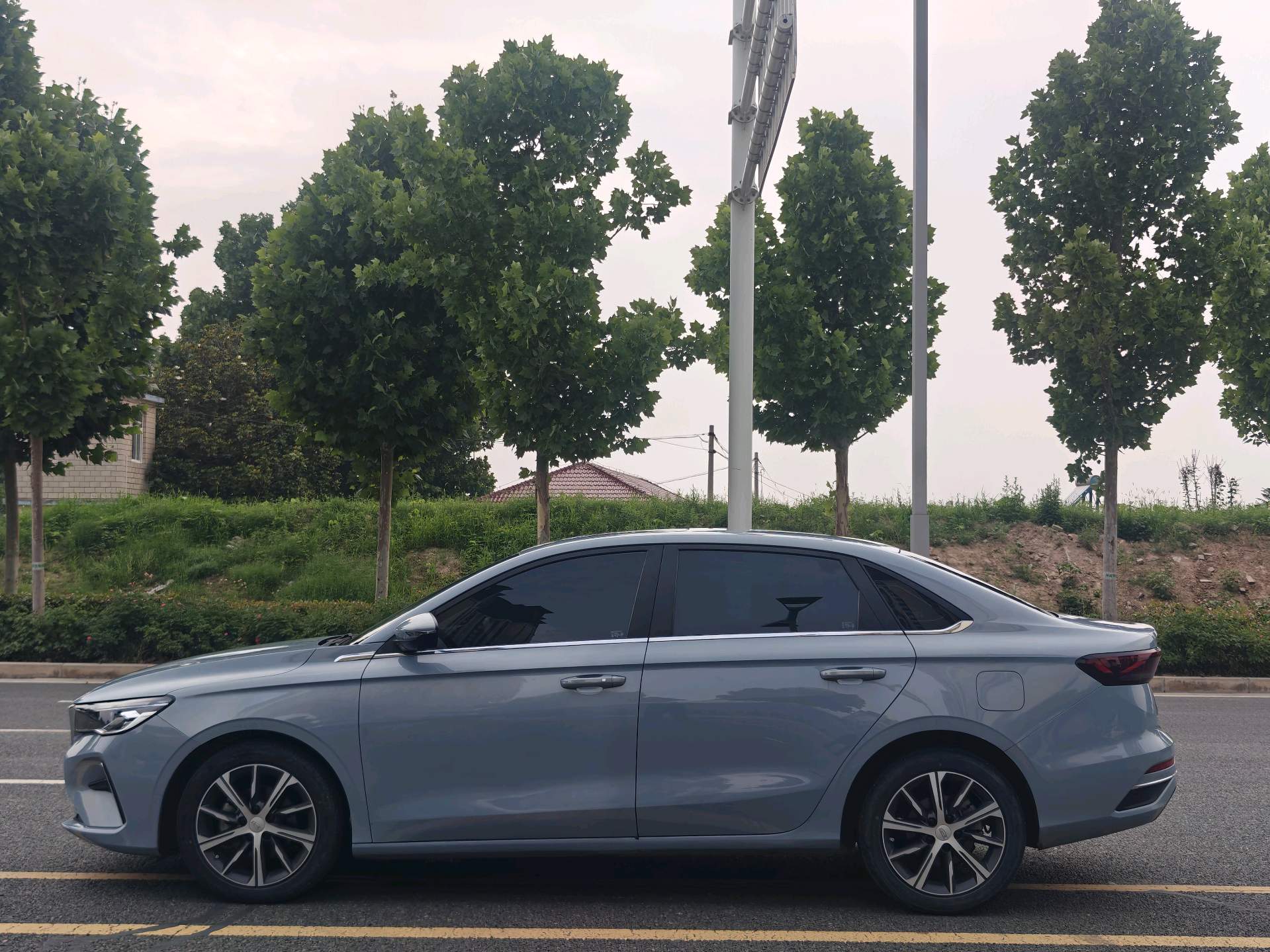 GEELY Emgrand 2023 image de voiture #4