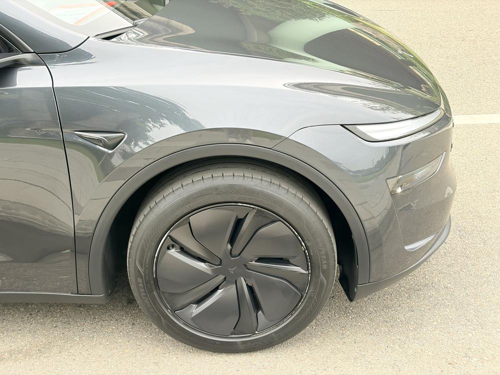 Tesla Model Y 2025 #7 Tesla Model Y 2025 car image #7
