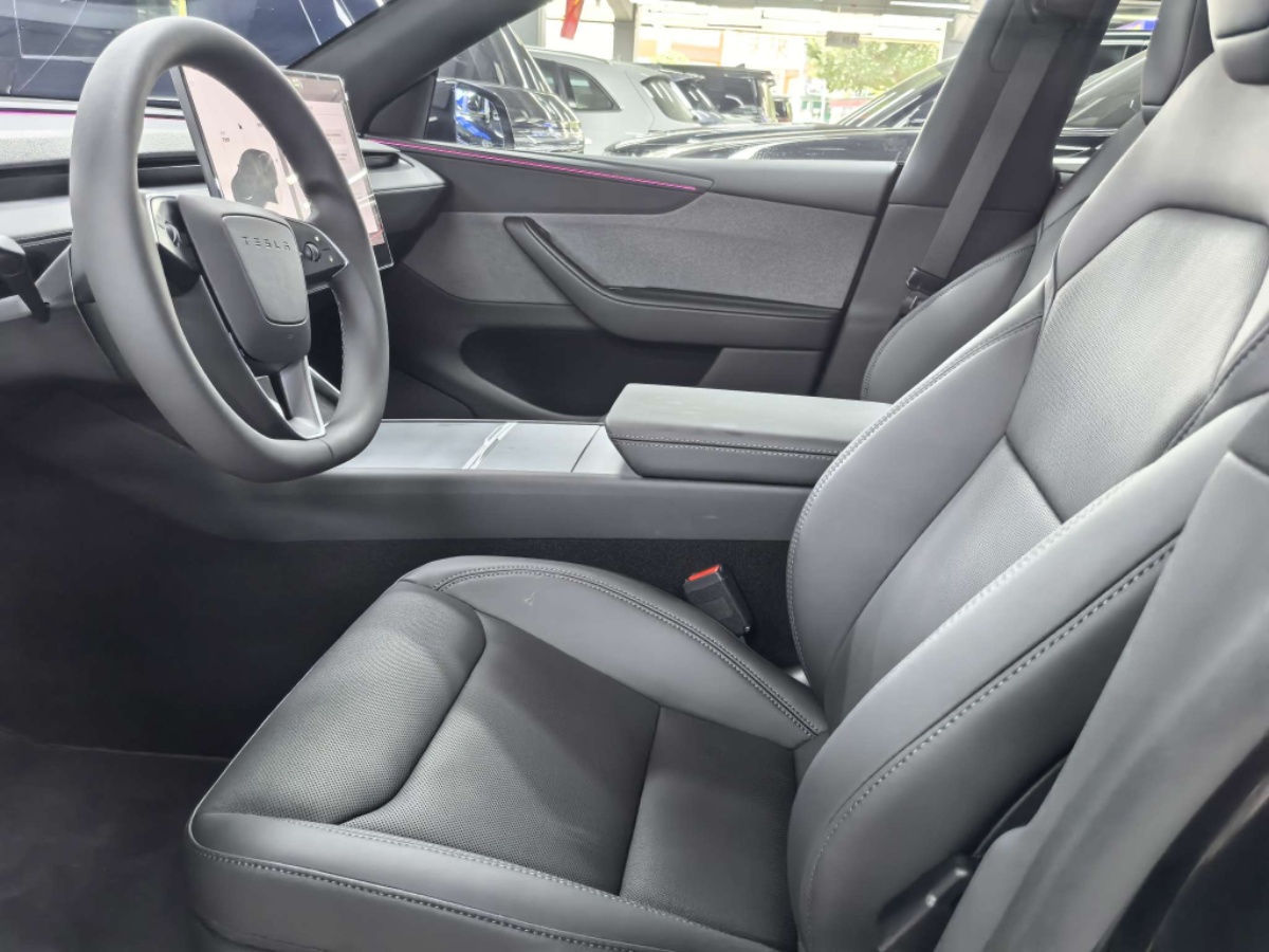 Tesla Model Y 2026 #4 Tesla Model Y 2026 car image #4