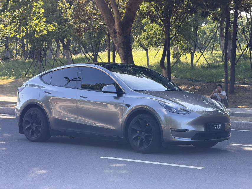 Tesla Model Y 2024 #3 Tesla Model Y 2024 car image #3