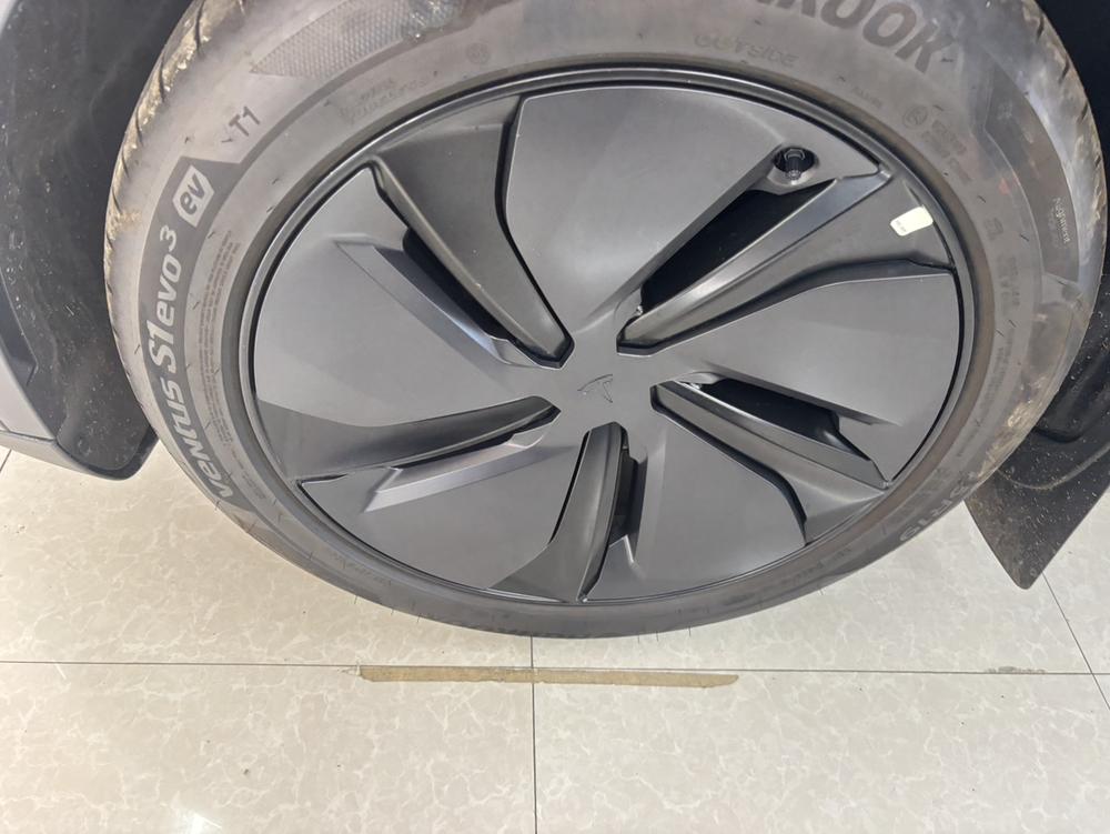 Tesla Model Y 2025 #8 Tesla Model Y 2025 car image #8
