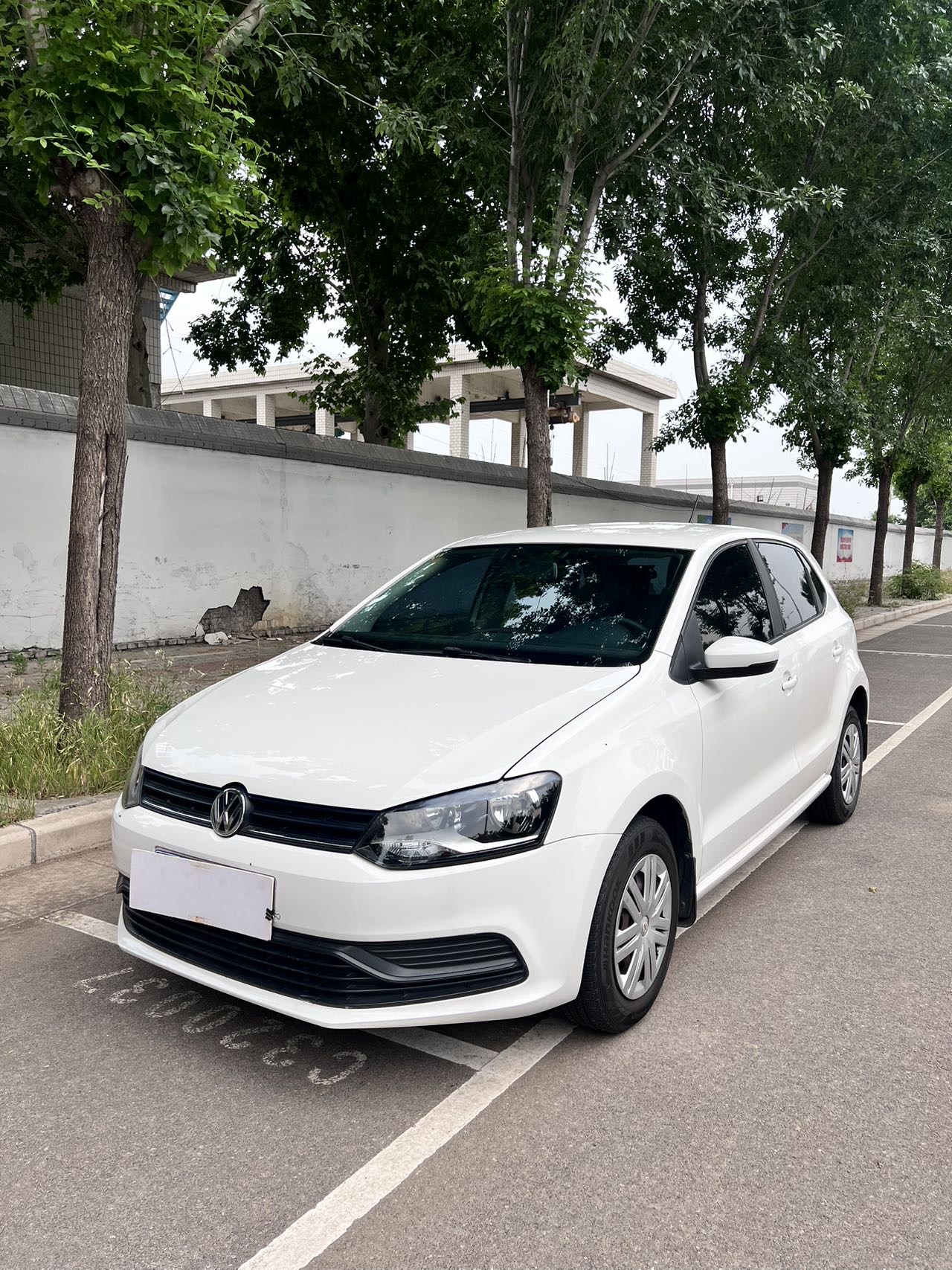 Volkswagen Polo 2015 car image 
