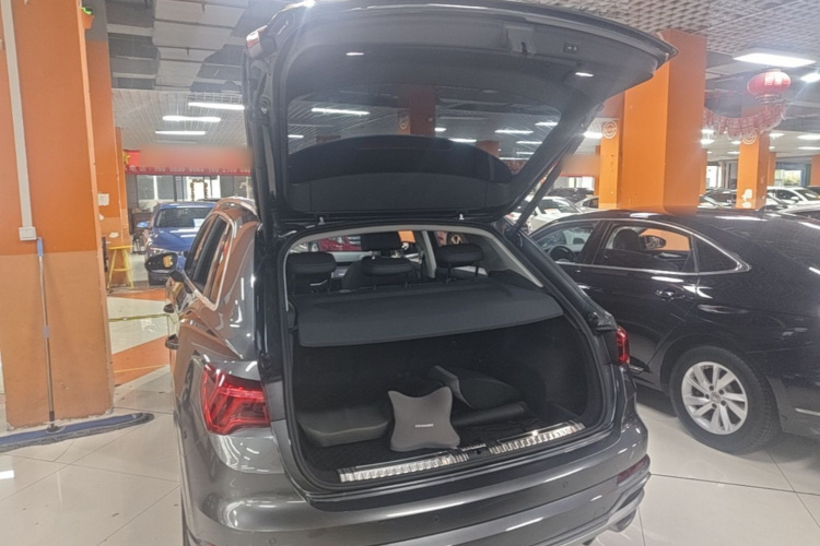 Audi Q3 2023 car image #19