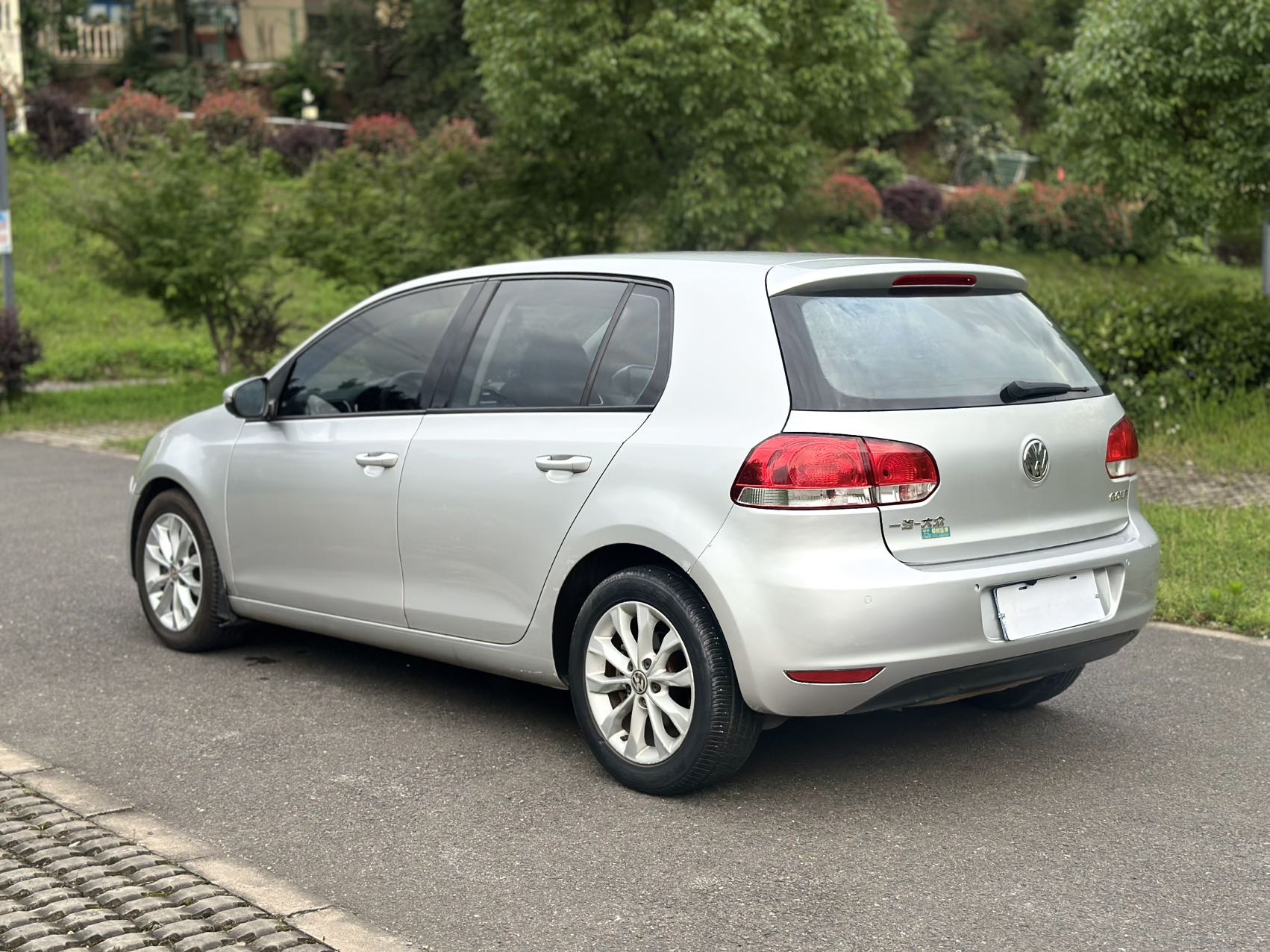 Volkswagen Golf 2011 car image #9