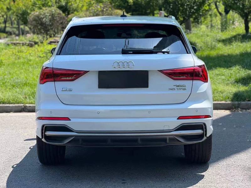 Audi Q3 2020 car image #8