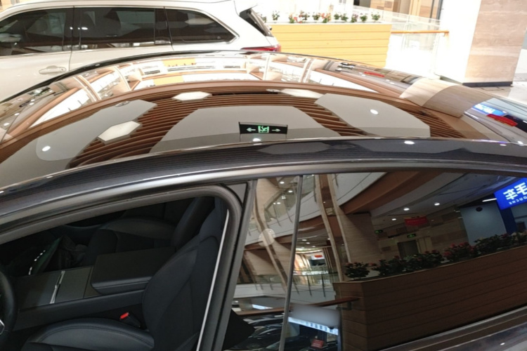 Tesla Model Y 2025 car image #25