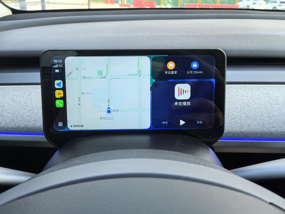 Tesla Model Y 2024 #14 Tesla Model Y 2024 car image #14