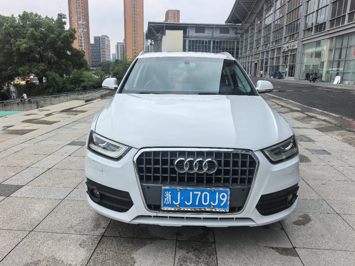 Audi Q3 2015 car image #3