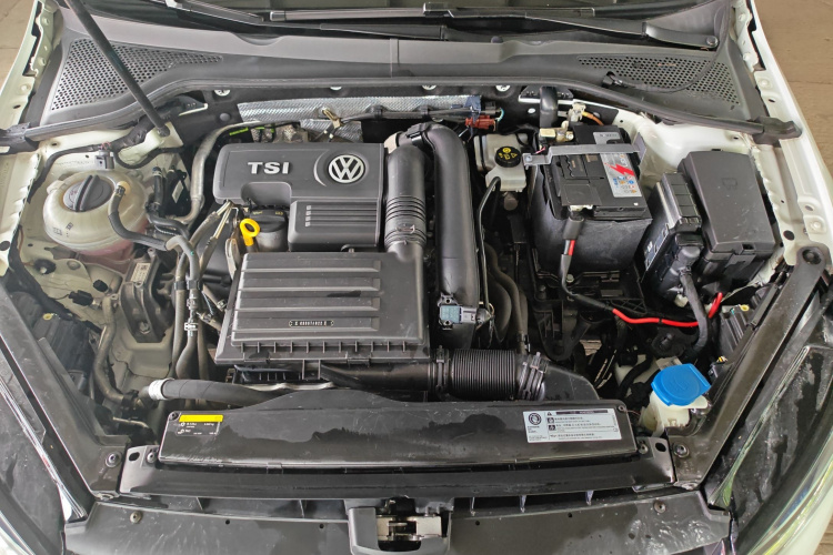 Volkswagen Golf 2018 imagem de carro #20