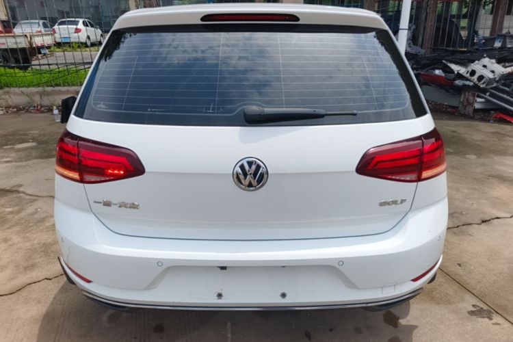 Volkswagen Golf 2018 car image #6