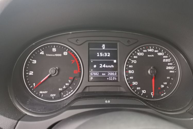 Audi A3 2018 car image #12