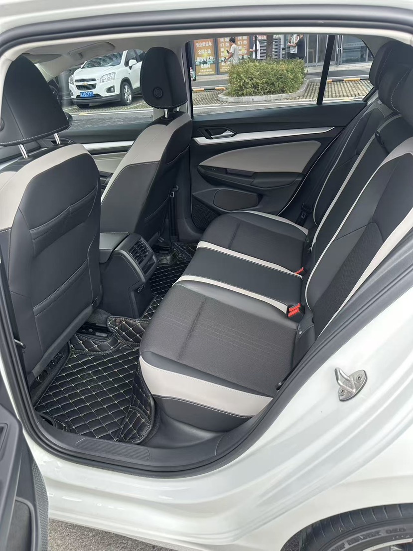 Volkswagen Golf 2022 car image #5