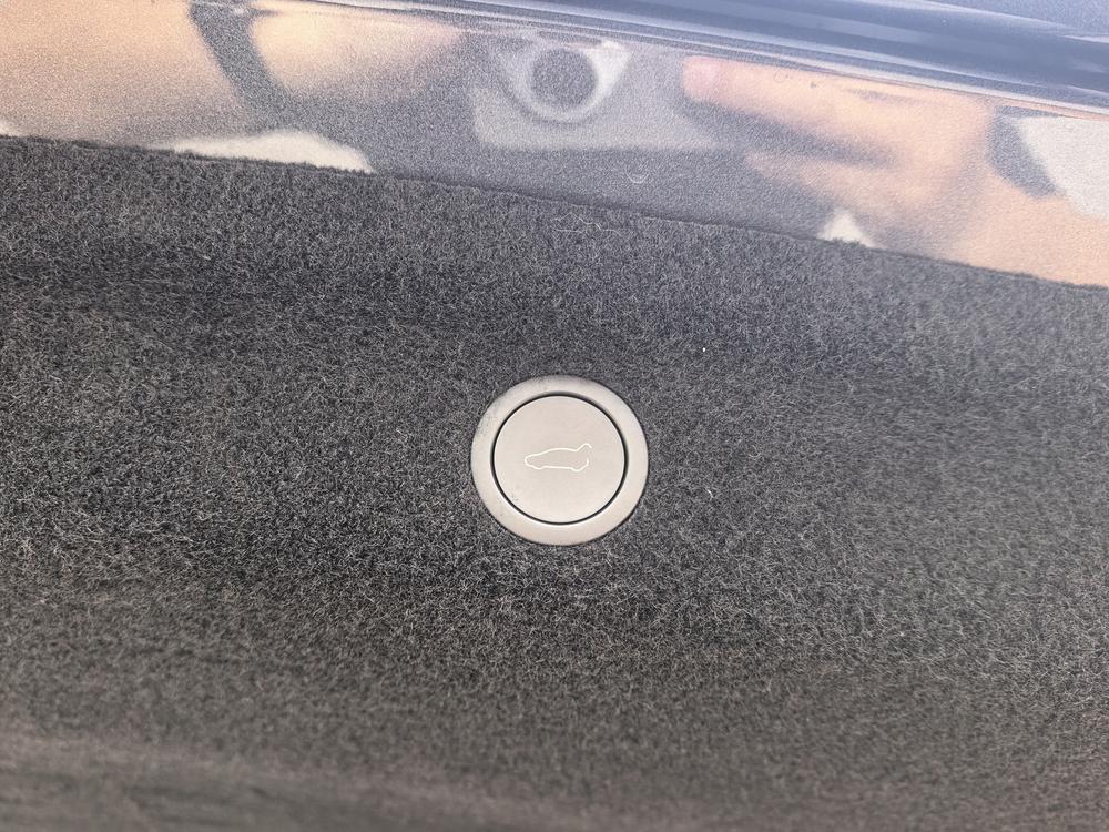 Tesla Model Y 2025 #11 Tesla Model Y 2025 car image #11