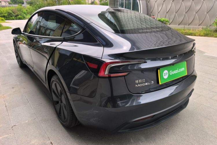 Tesla Model 3 2025 car image #5