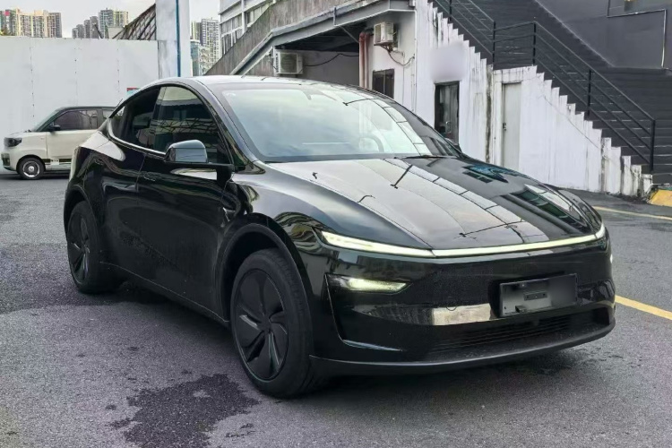 Tesla Model Y 2026 car image #4