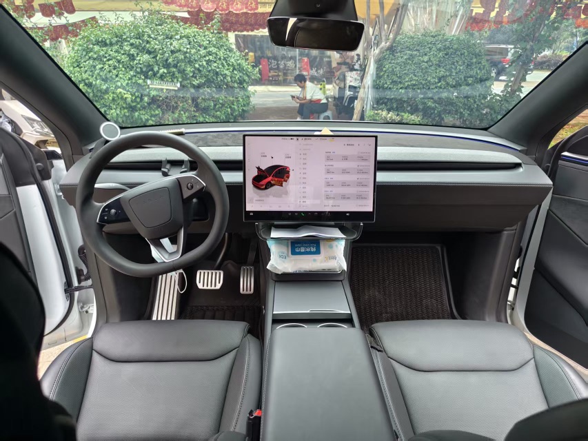 Tesla Model Y L 2025 car image #8