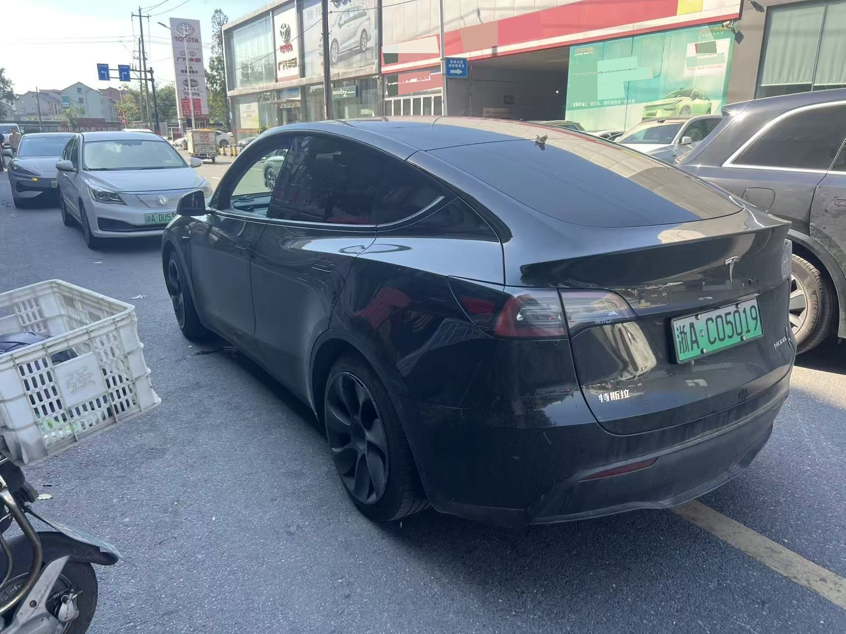 Tesla Model Y 2024 #4 Tesla Model Y 2024 car image #4