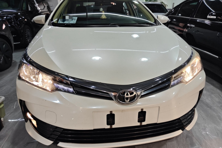 Toyota Corolla 2018 immagine di auto #3