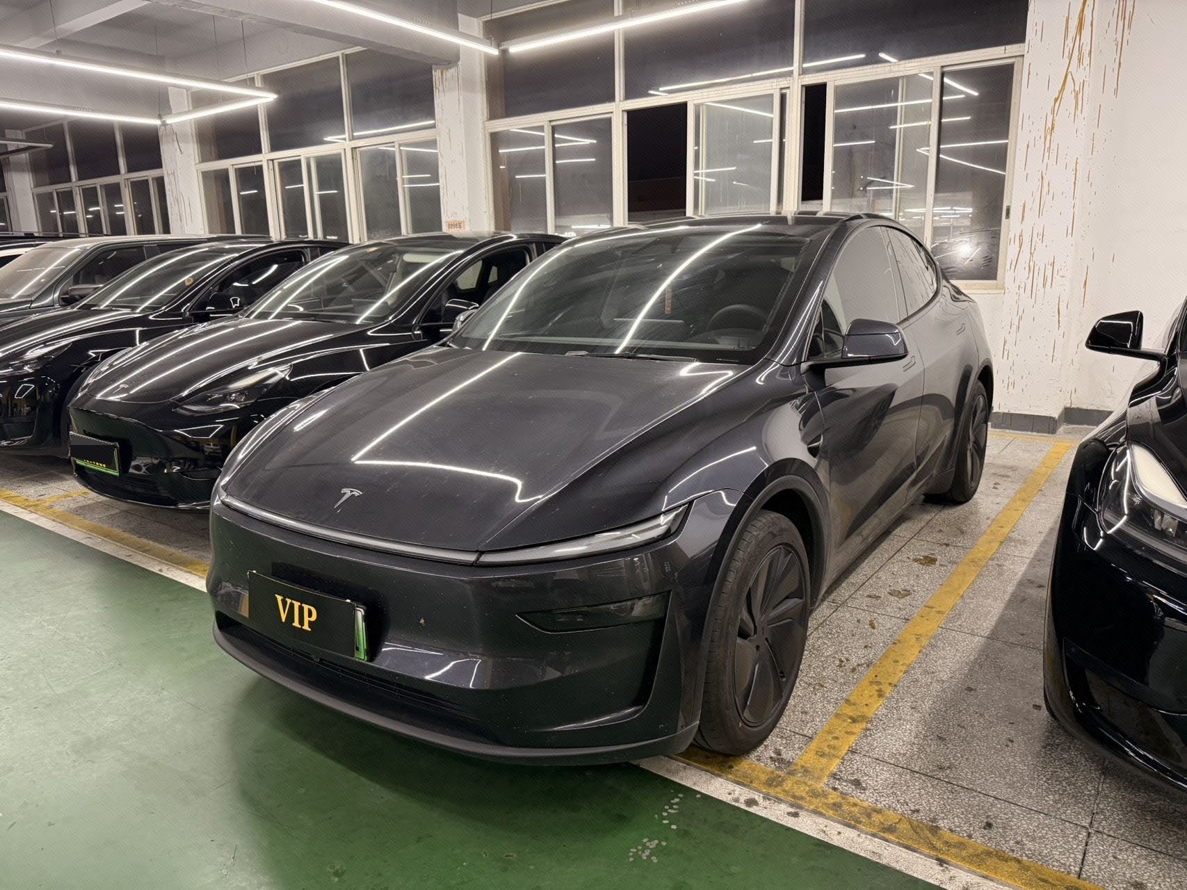 Tesla Model Y 2025 Tesla Model Y 2025 car image