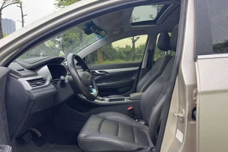 GEELY Emgrand 2019 car image #11
