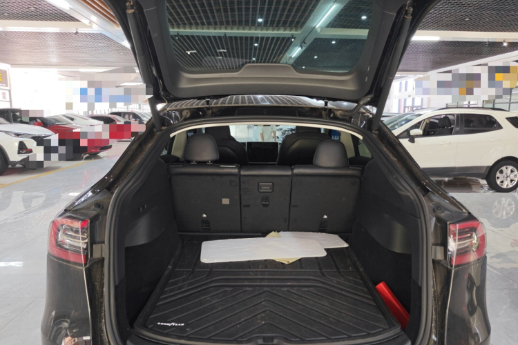 Tesla Model Y 2022 car image #21