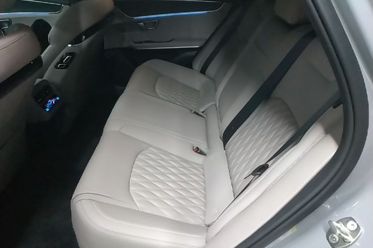 BYD Han 2025 immagine di auto #17
