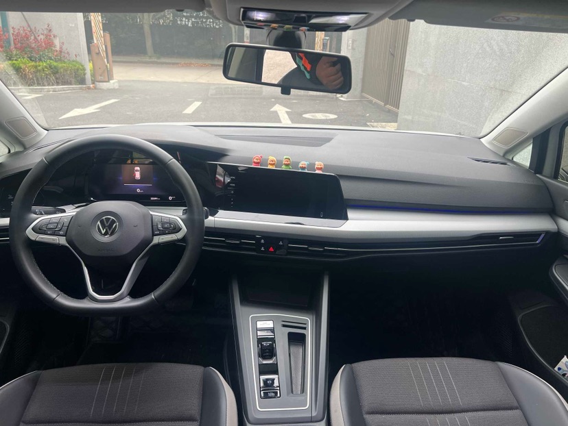 Volkswagen Golf 2023 car image #5