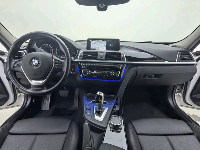 BMW 3 Series 2018 immagine di auto #4