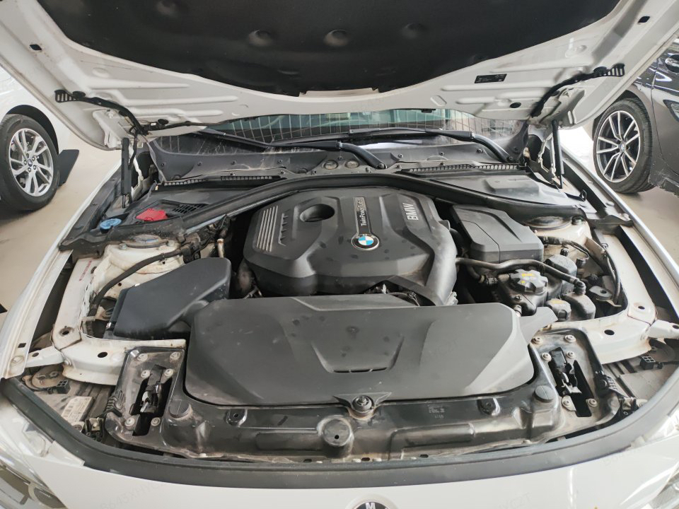 BMW 3 Series 2018 immagine di auto #6