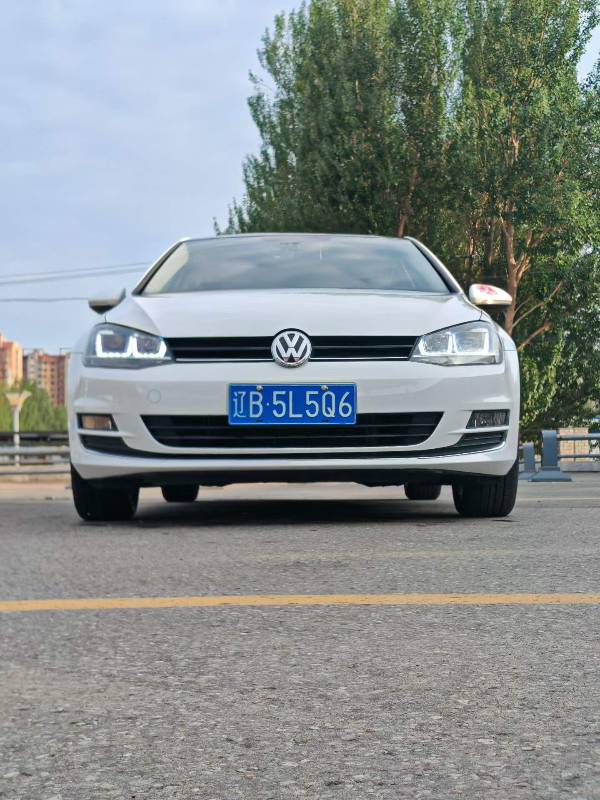 Volkswagen Golf 2016 car image #2