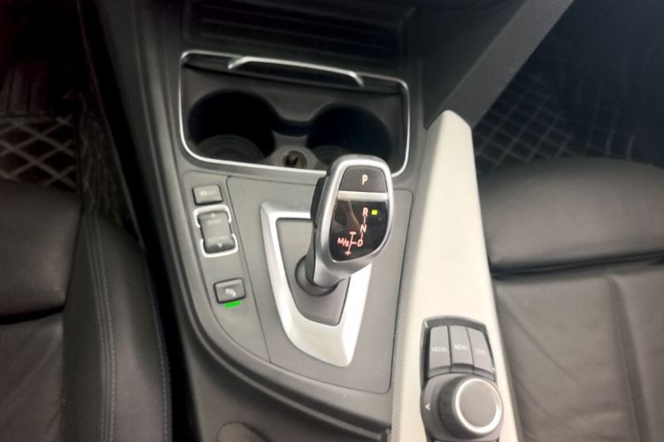 BMW 3 Series 2019 imagem de carro #14