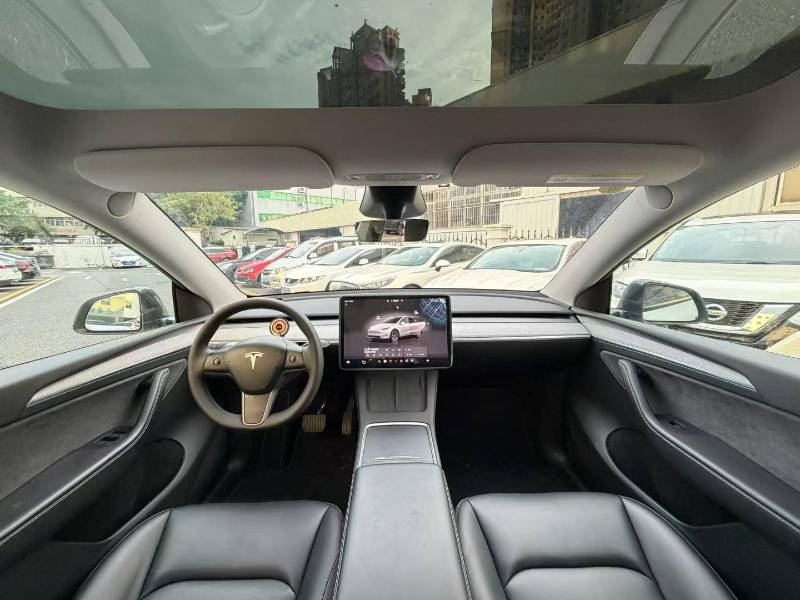 Tesla Model Y 2024 #8 Tesla Model Y 2024 car image #8