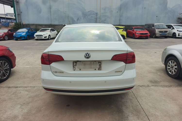 Volkswagen Bora 2016 car image #6