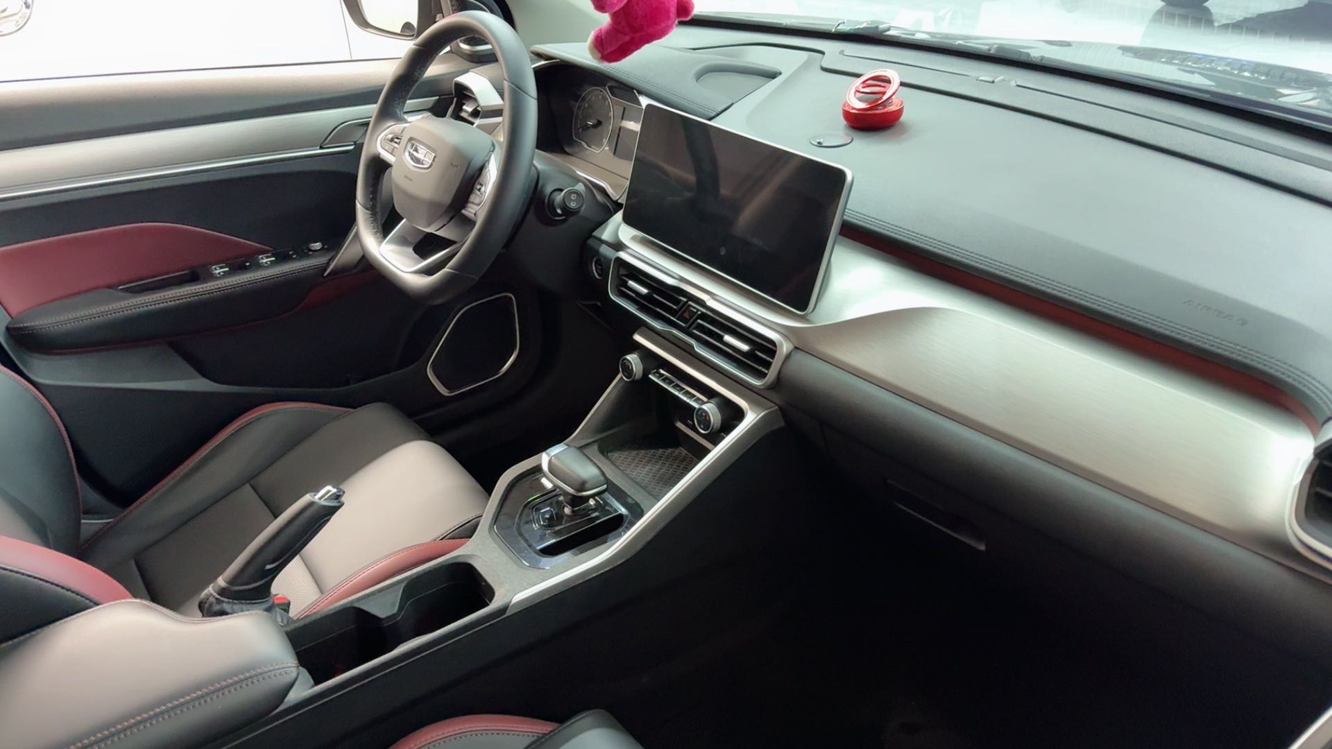 GEELY Coolray 2022 #5 GEELY Coolray 2022 car image #5