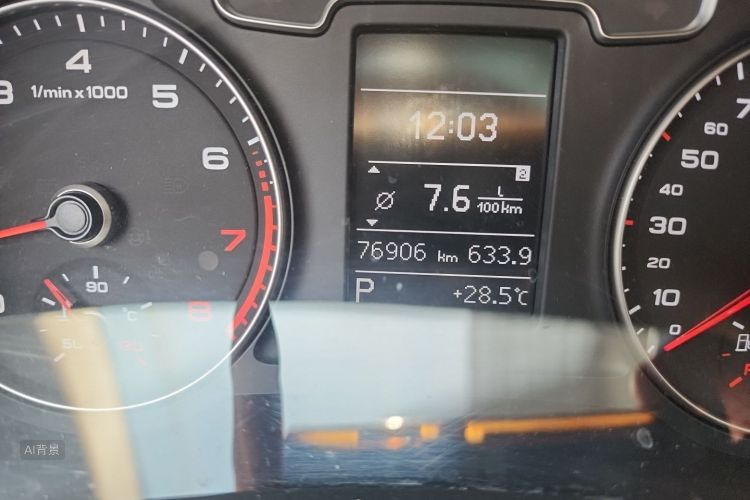 Audi Q3 2019 car image #14