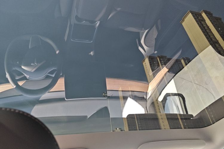 Tesla Model Y 2022 car image #18