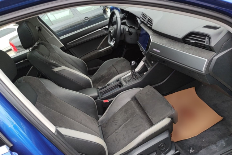 Audi Q3 2020 car image #24