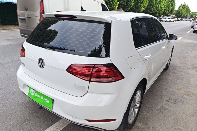 Volkswagen Golf 2018 car image #7