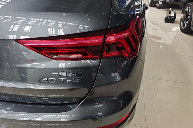 Audi Q3 2023 car image #8