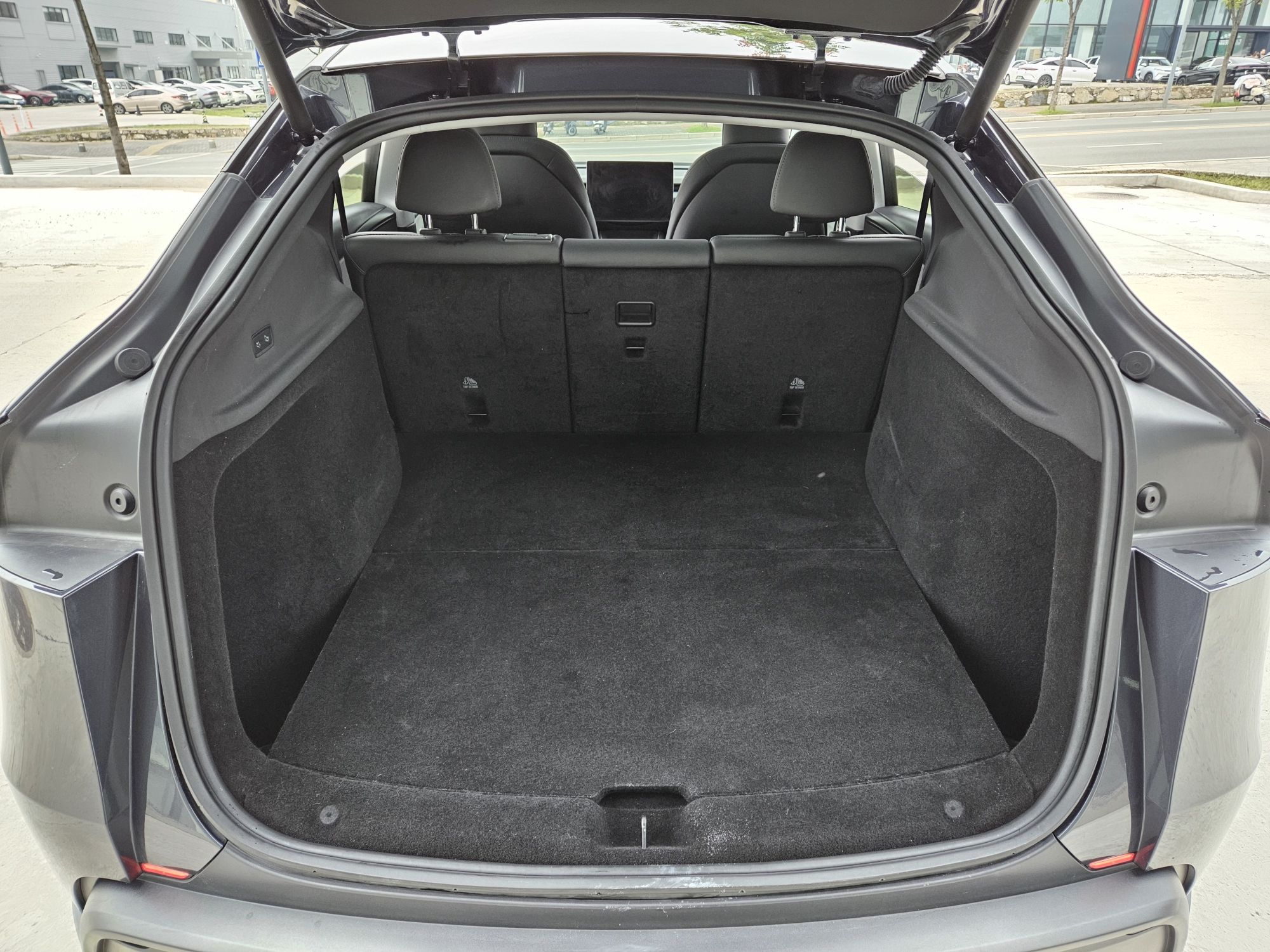Tesla Model Y 2025 صورة سيارة #9